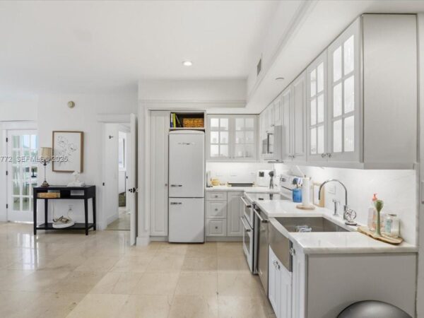 350 S Miami Ave #1205 Miami, FL 33130-1918